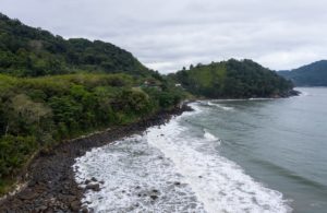 Conheça os encantos da Praia Preta em São Sebastião