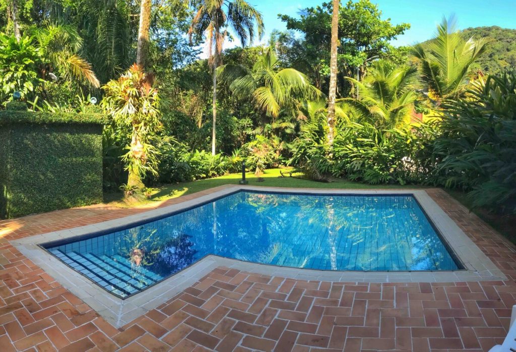 airbnb Chalé em casa de família com piscina em guarujá