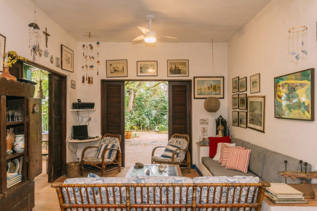 sala do Airbnb Casa Pé na Areia em Guarujá