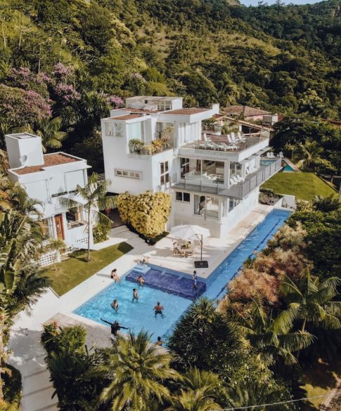 Melhores Airbnb Litoral Norte SP – Conheça 17 Casas Incríveis