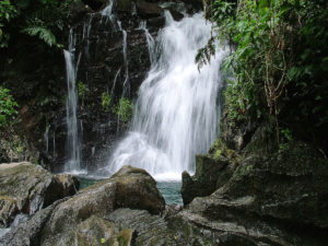 Cachoeira na reserva do PETAR, um dos lugares para viajar em SP