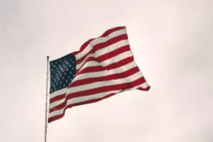 Bandeira dos Estados Unidos tremulando