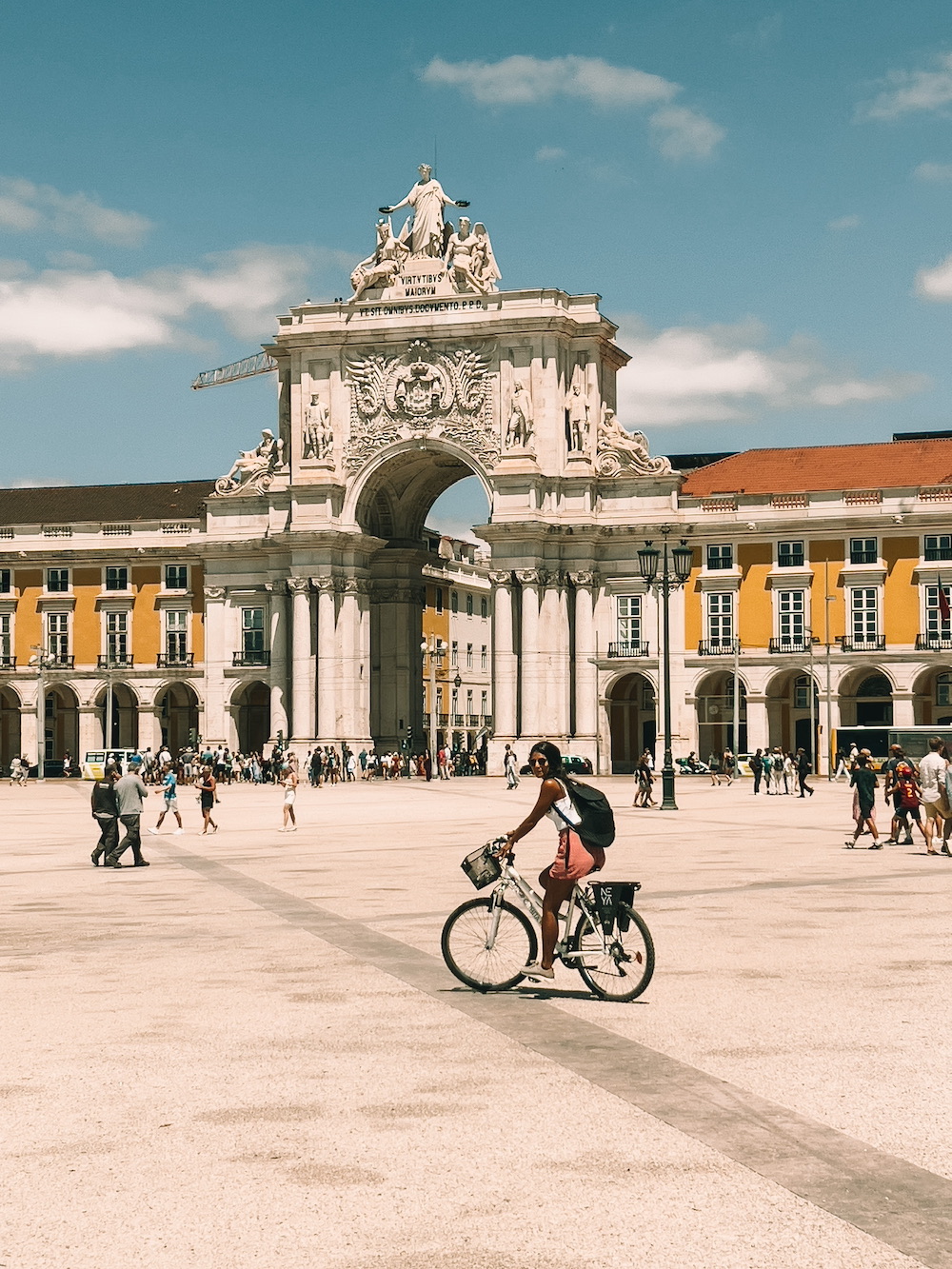 Qual o melhor custo-benefício de chip de celular para portugal? Confira
