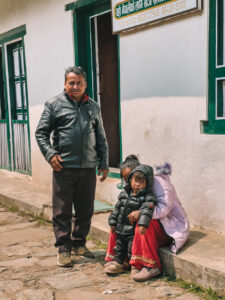 Moradores de Lukla, no Vale do Khumbu, a 2.800m