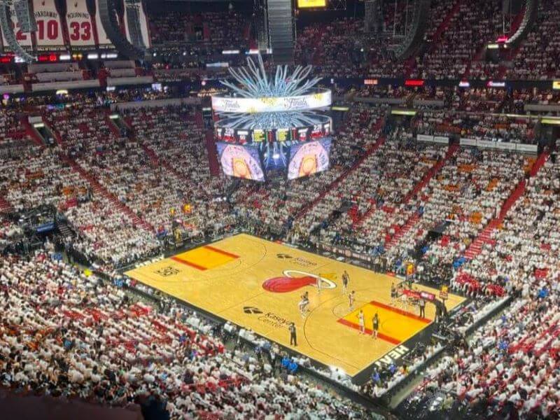 Miami: ingresso para jogo de basquete do Miami Heat no Kaseya Center | Viva o Mundo