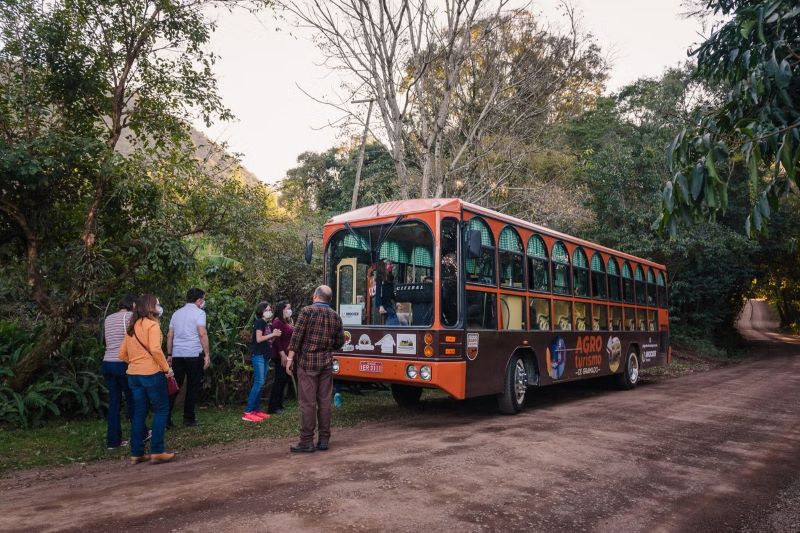 Tour cultural no Vale do Quilombo com café e bailinho de Kerb | Viva o Mundo