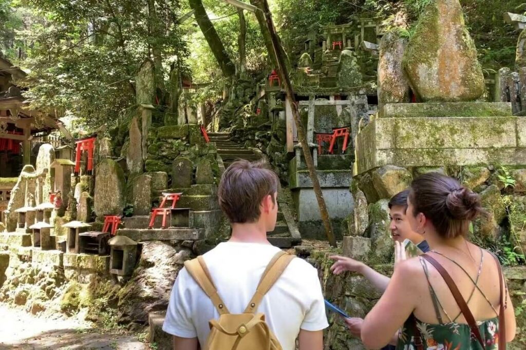 Visita guiada pelo santuário Fushimi Inari-Taisha | Viva o Mundo