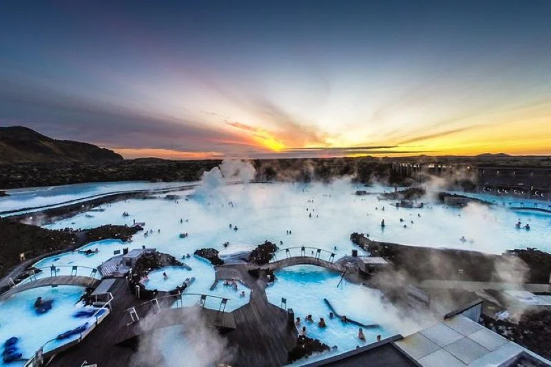 Golden Circle, Volcano Crater and Blue Lagoon Small-Group Tour | Viva o Mundo