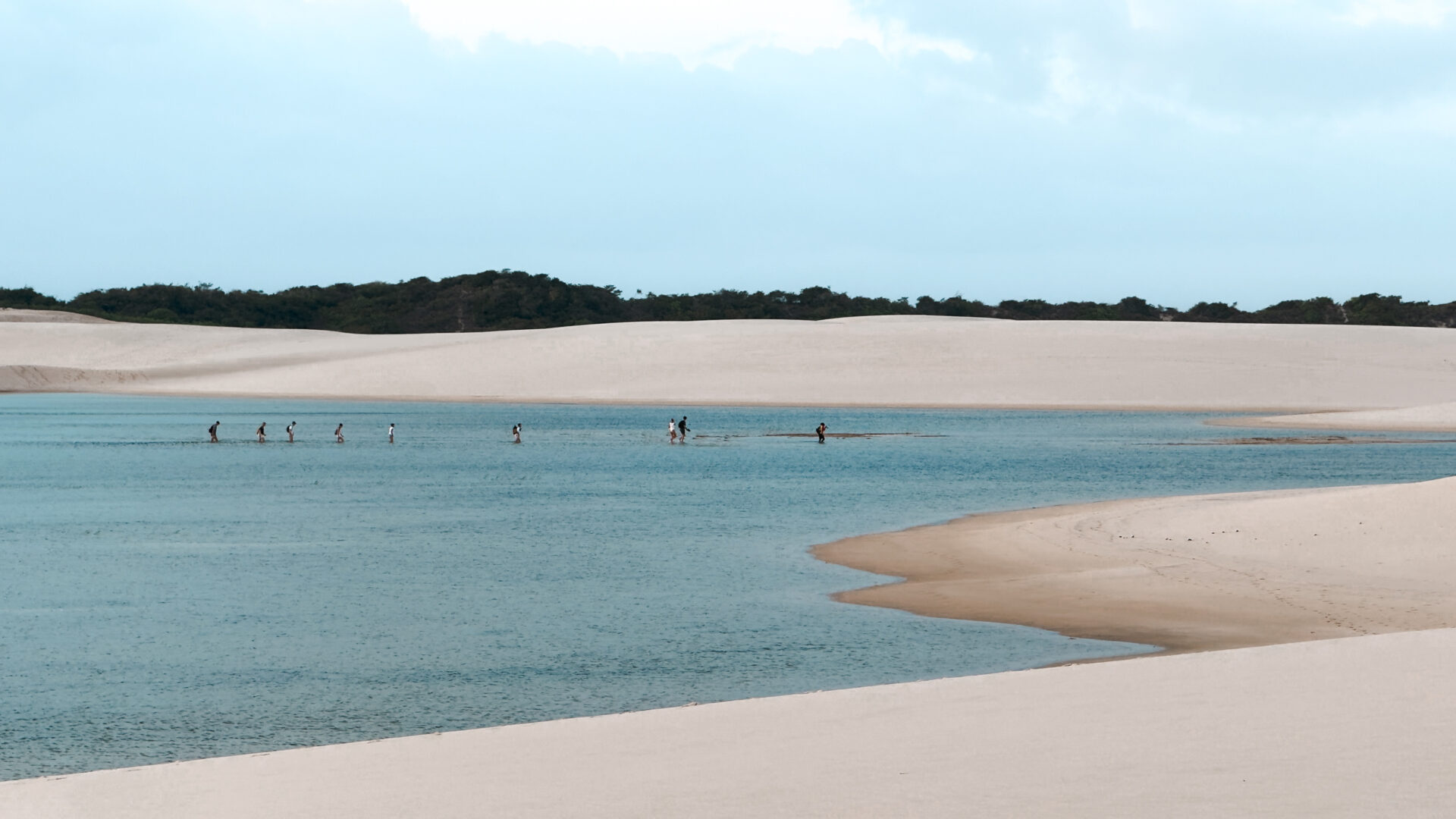 Trekking Lençóis Maranhenses: guia completo da travessia a pé (2026, atualizado)
