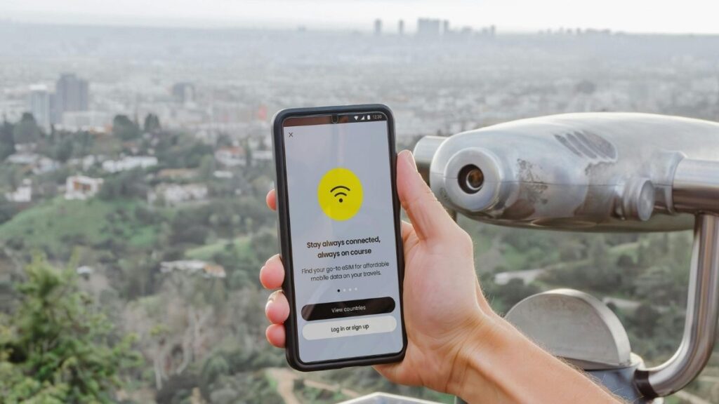 Saiba o que é e como comprar um eSIM Internacional para ter internet no exterior