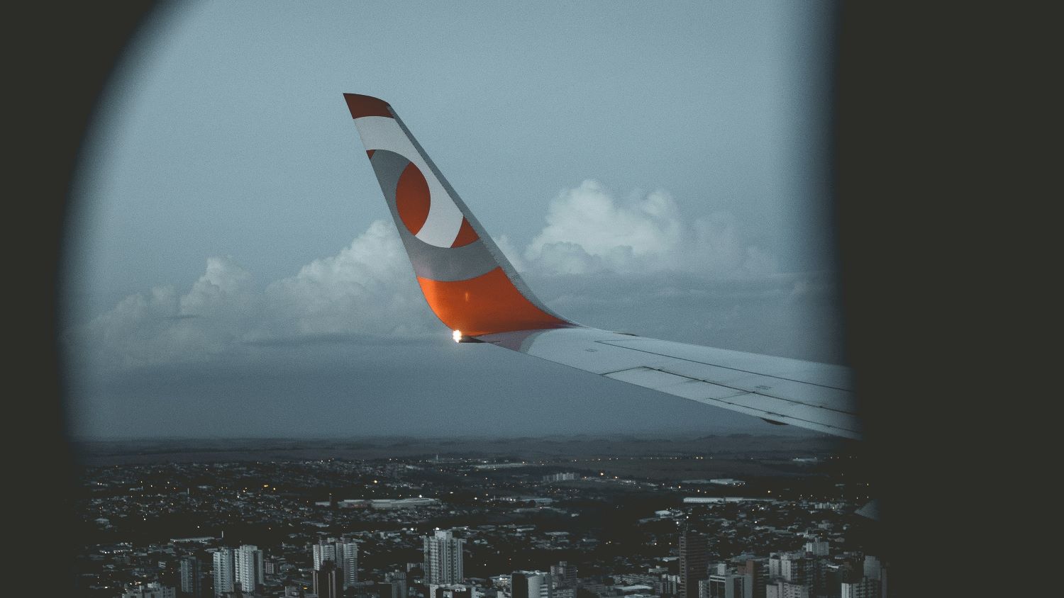 Medo de voar de avião: como controlar a aerofobia com técnicas que funcionam