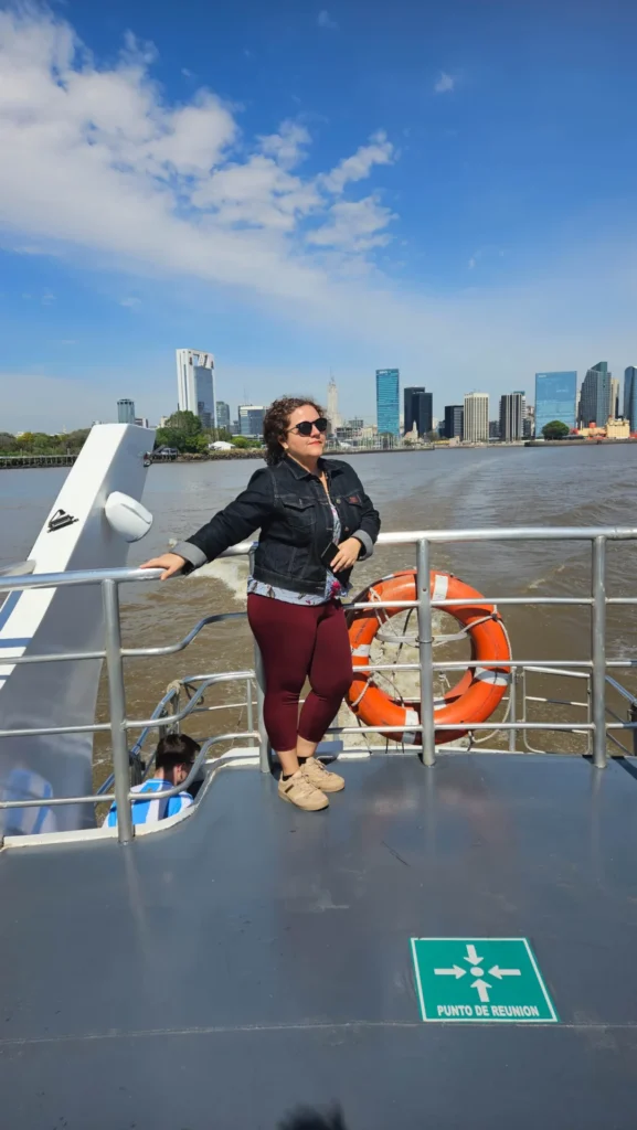Gabriela Di Bella, fotojornalista com trabalhos publicados na National Geographic, durante roteiro na Argentina que inclui o que fazer em Córdoba e conexão em Buenos Aires.