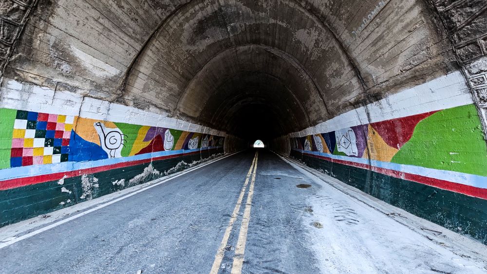 Túnel na Ruta 28, no interior de Córdoba Argentina, parte do trajeto pelos Túneis de Taninga.